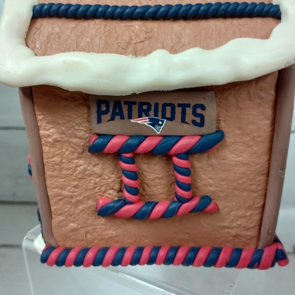 New England Patriots NFL Forever Collectibles Forever Christmas Gingerbread Hous - Picture 3 of 10